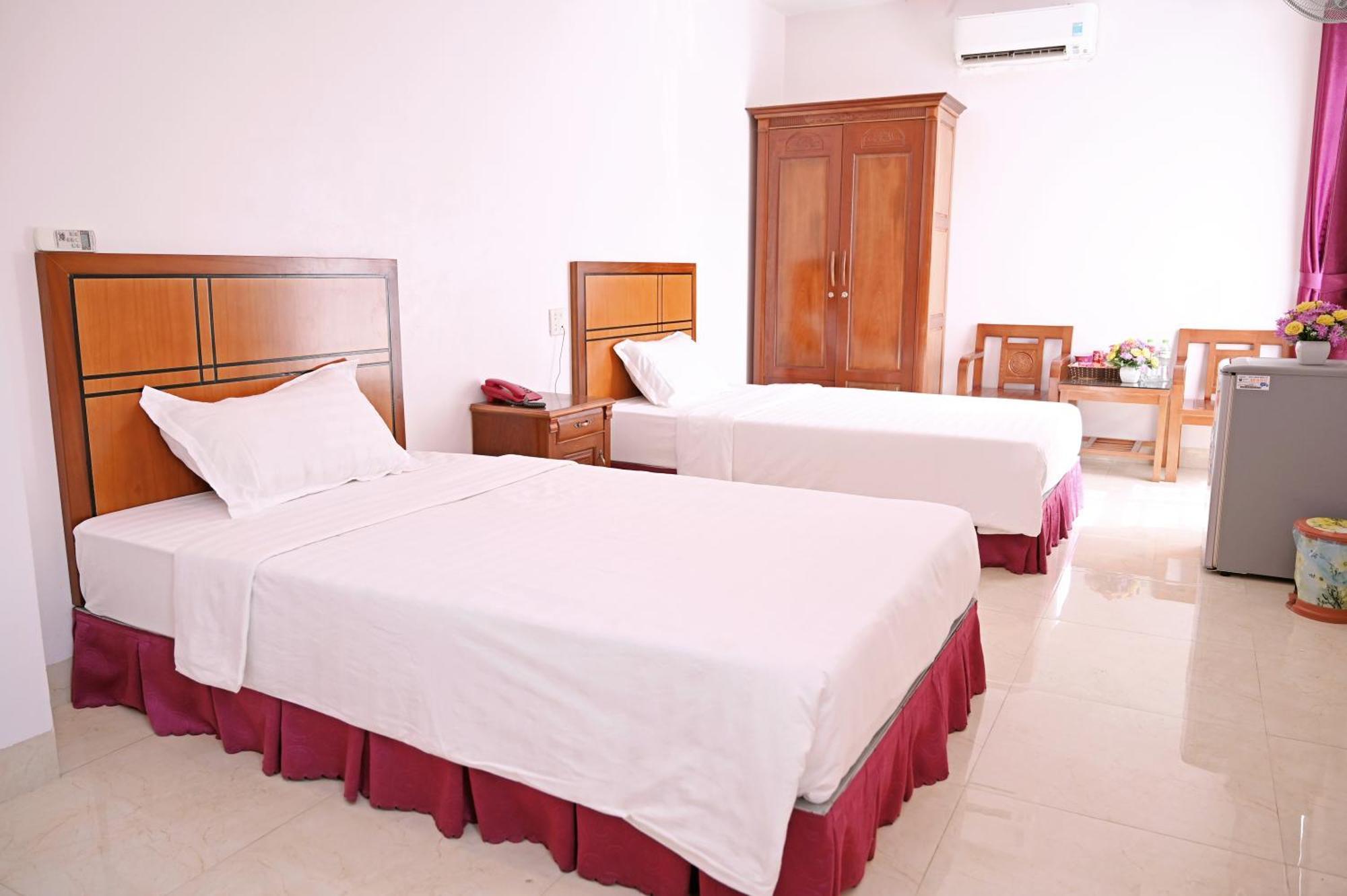 Khach San Hoang Ha River Town Hotel 2*