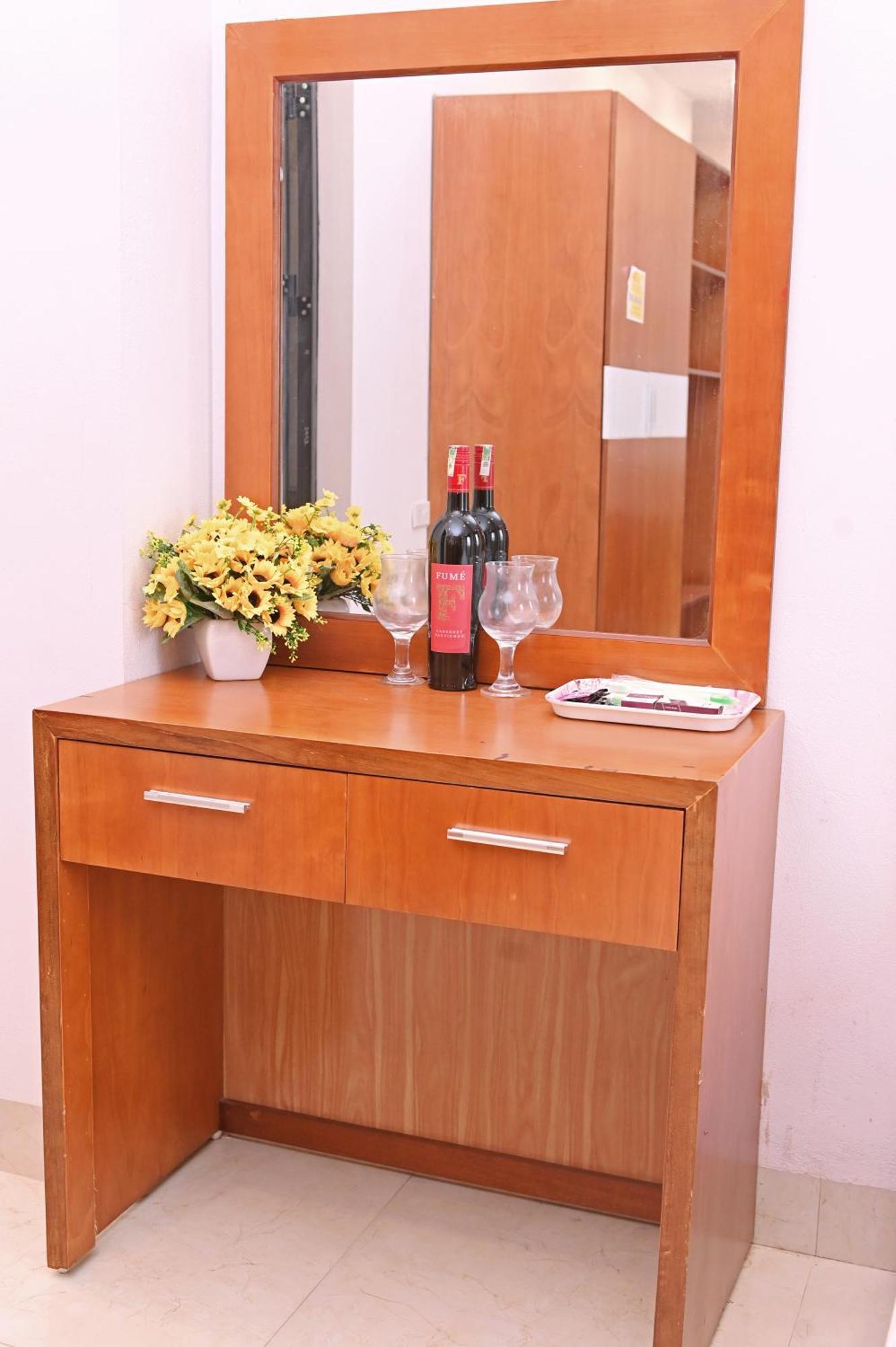 Hotel Khach San Hoang Ha River Town
