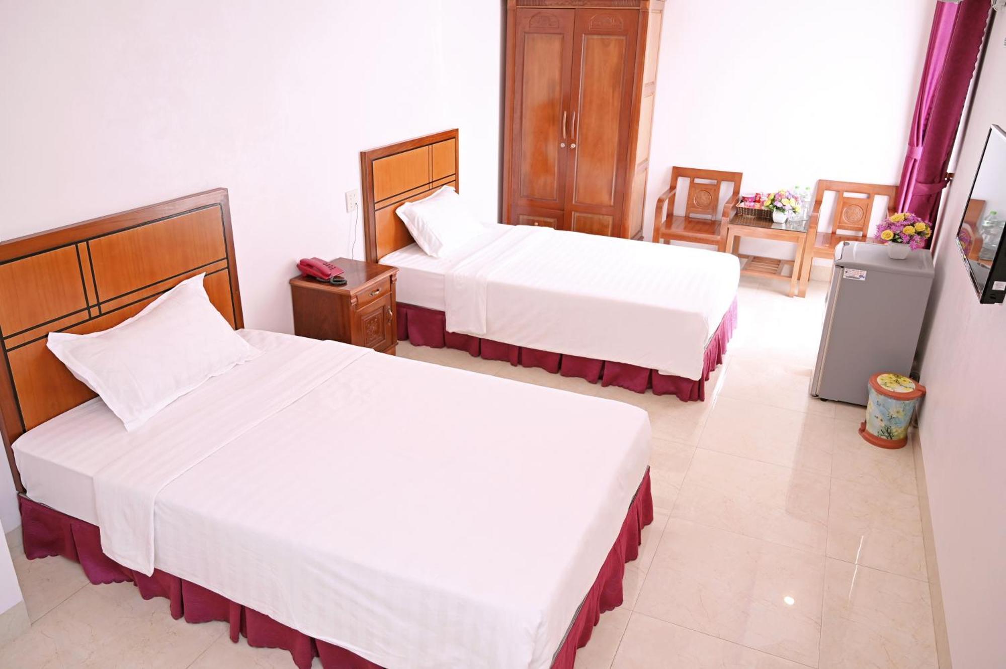 Khach San Hoang Ha River Town 2*